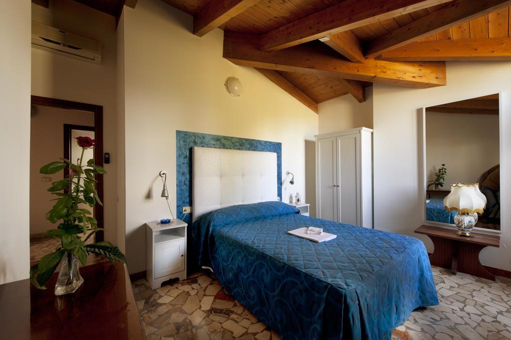 Hotel Caselle San Lazzaro di Savena Szoba fotó